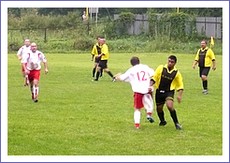 Prvú tohtoročnú prehru na domácom ihrisku zaknihovali Bystrania až s Brzotínom. Foto: P. Urban