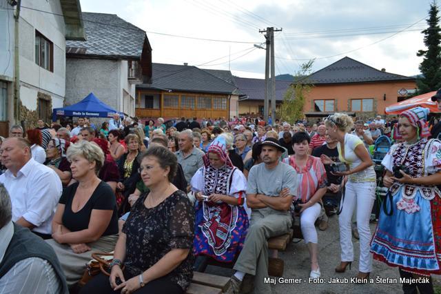 13 obecenstvo na placu