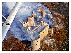 Šokujúci pohľad na jeden z najkrajších hradov na Slovensku. Ak všetko dobre pôjde, Krásna Hôrka by mala byť opäť pod strechou do jesene.