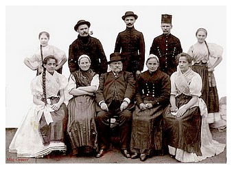 Samuel Pellionis (druhý zľava hore) spolu so sediacim Samuelom Kleinom (v strede)