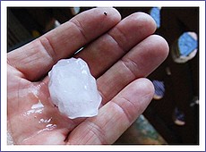 Ľadovec, ako slepačie vajce padal tohto roku u nás