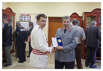 Veliteľ MsHZ / DHZ Jelšava Bc. Pavol Zapletal a veliteľ ÖTE Tótkomlóš Sándor Nagy.  Foto: G. Jakubecová