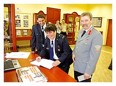 Veliteľ ÖTE Tótkomlóš Sándor Nagy, členovia MsHZ / DHZ Jelšava Gabriela Jakubecová, Zdenko Javorčík. Foto: Bc. Pavol Zapletal