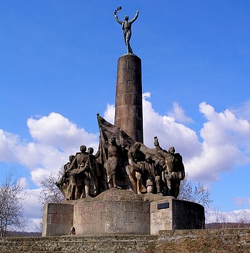 Pamätník na kopci Furča nad Haniskou pripomína sedliacke povstanie z roku 1831