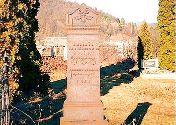 Pomník Jánovi Mártonovi na cintoríne v Ratkovej