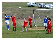 Z majstrovského futbalu II. triedy Kečovo - Rožňavské Bystré 3:3 (1:1). Foto: Ján Molnár