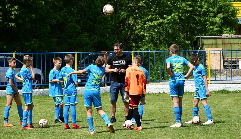 futbal mladsi ziaci mfk roznava s treneromjpg