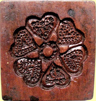 roznava Forma medovnikárska drevená s motívom kvetu začiatok 19. storočia. Foto S. Holečková
