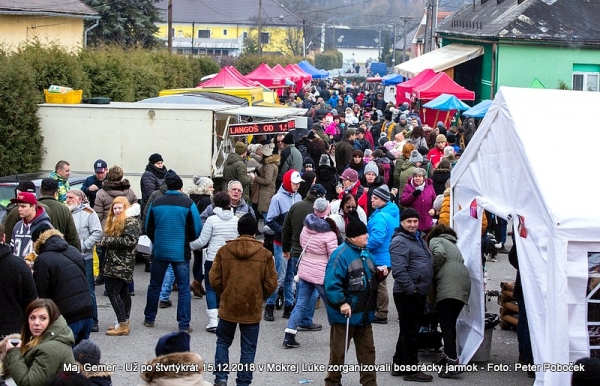 Na Bosoráckom jarmoku v Mokrej Lúke sa podával i tradičný "mokrenský pudžing" a gemerské guľky