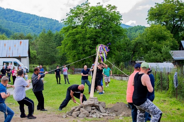 Stavanie mája po roku si zopakovali aj na Revúčke