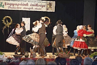 "U nás taká obyčaj" s Gemerskou hostinou a folklórnym súborom Borostyán z Drnavy a ľudovou hudbou Ondreja Hlaváča