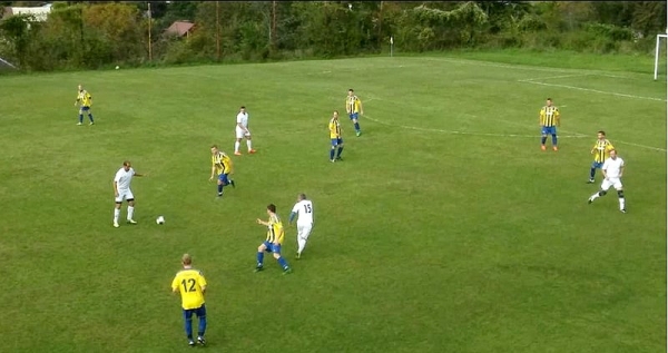 Z majstrovského futbalu 7. kola 6. ligy ObFZ Rožňava medzi OTJ Honce a Sokol Pača 5:3.