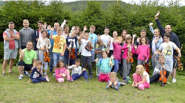 Po gemersky hráme, aj si zaspievame * Detská muzikantská dielňa horného Gemera