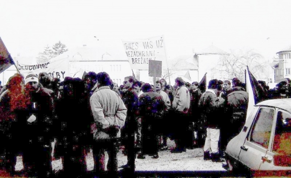 Súbor dobových fotografií zachytáva revolučné udalosti roku 1989 v Rimavskej Sobote