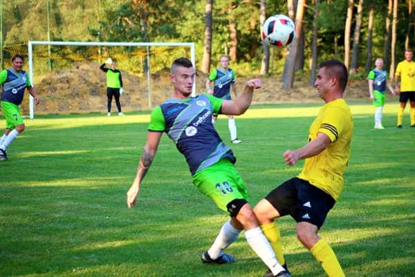 Z majstrovského futbalu V. ligy K - G medzi FK Krásnohorské Podhradie - Lokomotíva Košic 2:1.