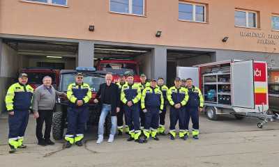 Vedenie DPO SR medzi hasičmi Jelšavy, víťazmi 1. ročníka Ankety dobrovoľní hasiči roka