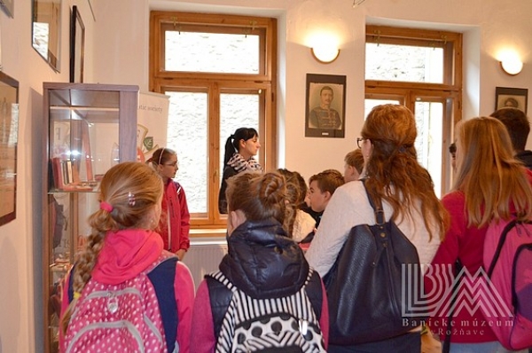 Zaujímavá múzejno-pedagogická hodina k výstave Faleristika pre každého