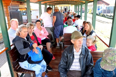 Sirkovanci v lesníckom skanzene vo Vydrovskej doline