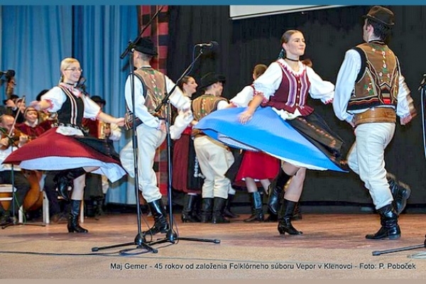 Galaprogram venovaný 45. výročiu vzniku Folklórneho súboru Vepor v Klenovci.