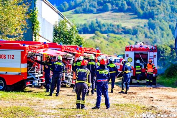Simulovaný požiar v priestoroch Poľnohospodárskeho družstva vo Vlachove