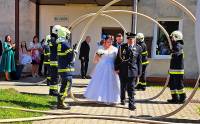 Svadobné prekvapenie pre Filipa a Beu od dobrovoľných hasičov okresov Revúca a Rožňava