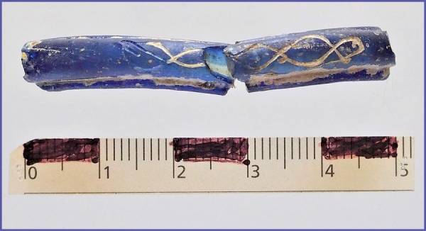 Predmetom mesiaca máj je úlomok keltského skleneného náramku zo Včeliniec