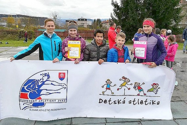 Revúckí mladí atléti postupujú do Šamorína na celoslovenské finále Detskej atletiky
