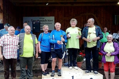 Na 8. Športových hrách seniorov rožňavského okresu vyskúšali sedem vlastností: spontánnosť, pohyb, spoločnosť, zápas, poriadok, ľahkosť a príjemný cieľ