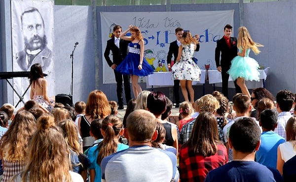 Čas, kedy opadajú drobnučké biele lupienky stromových kvetov a na ich mieste narastú dobré šťavnaté plody