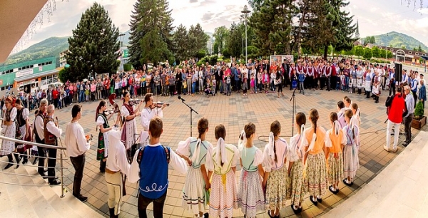 Slovenské tradície stavania májov opäť na výslní i v strednom Gemeri