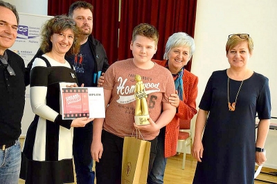 Víťazi Krajskej súťaže a prehliadky amatérskej filmovej tvorby si odnášali z Rožňavy originálnu sošku Goskara