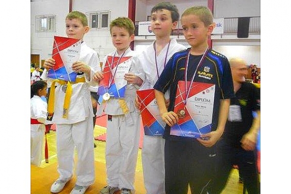 Z Košíc si mladí revúcki karatisti odviezli 3 medaile bronzového lesku