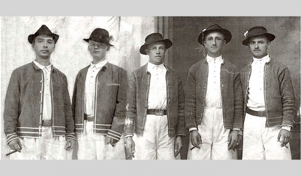 Detail z plagátu k podujatiu U nás taká obyčaj ... Polomskí regrúti.