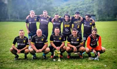 Pod krásnohorským hradom sa domáci futbalisti s Dlhou Vsou dohrávkou rozišli nerozhodným výsledkom