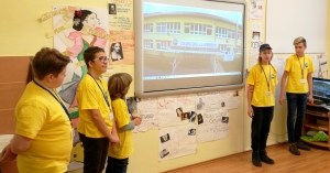Na medzinárodnej súťaži FIRST LEGO league žiaci prezentovali predstavy o úprave priestoru školy