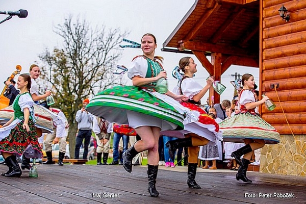 Slovenské mitrovanie prilákalo do obce Veľké Teriakovce tisícky návštevníkov