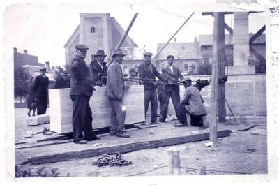 V Gemersko-malohontskom múzeu vystavili fotografie zo stavania pamätníka padlých vojakov 1. svetovej vojny