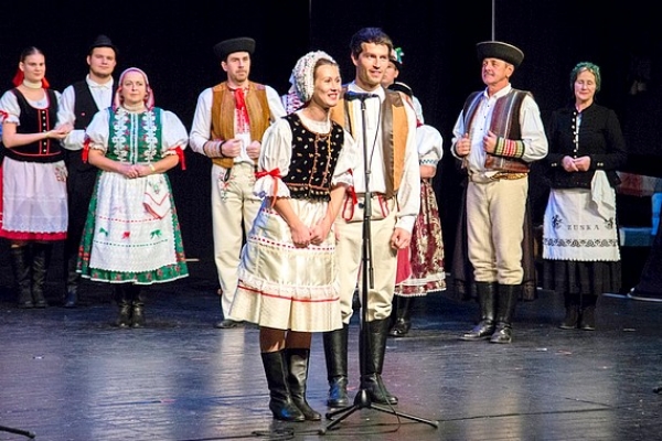 Uvili nám jednu obrovskú kyticu ľudových obyčají, tradícií a remesiel opradených spevom i tancom folklórneho Gemera