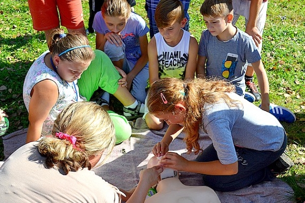 Cvičením v prírode pripomenuli si Svetový deň prvej pomoci