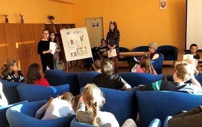 Žiacka konferencia k 90. výročiu narodenia Milana Rúfusa v podaní žiakov Základnej školy J. A. Komenského
