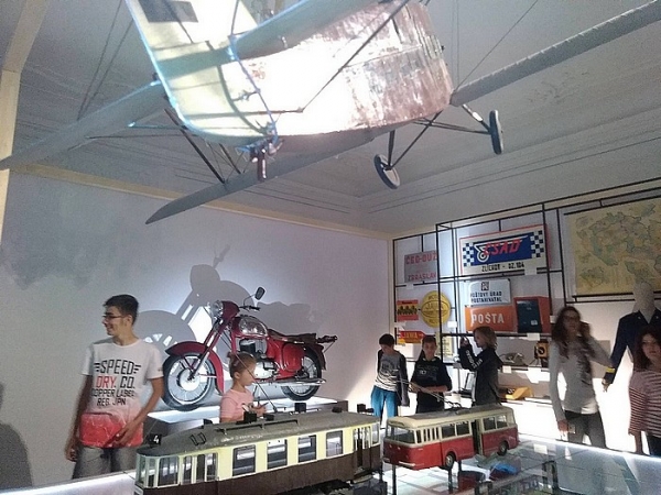 Revúcki žiaci za poznaním do Bratislavy na Československú výstavu a do TV Markíza