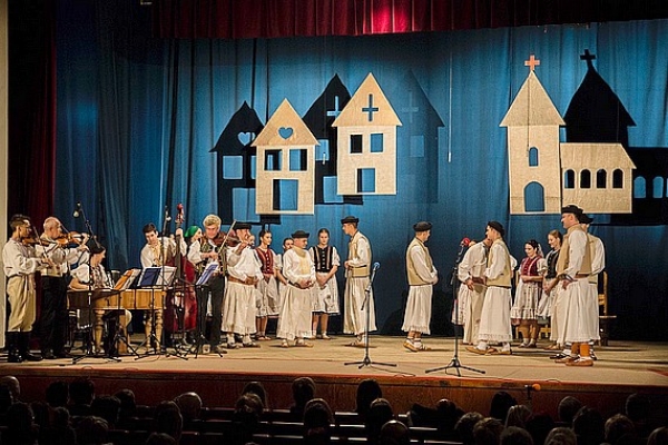 Folklórne Vianoce 2017 pohladili duše a rozohriali srdiečka divákov v Revúcej