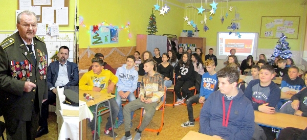 Vzácne výročie oslobodenia Jesenského pozdravil so žiakmi červenoarmejec plk. v. v. Ladislav Sládek