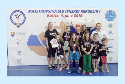 Na Majstrovstvách SR v kickboxe v Košiciach získalo družstvo Kickbox Leon Revúca dvanásť medailí