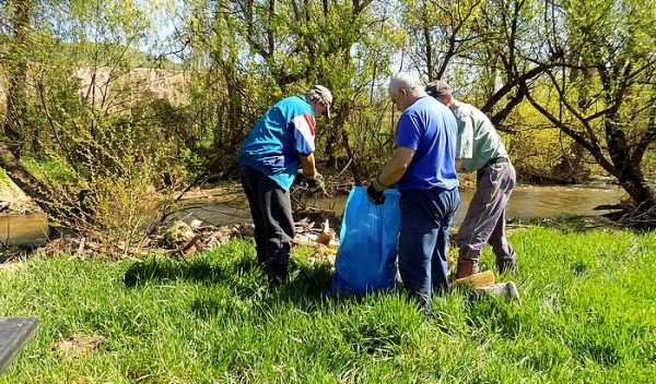 Jelšavčania čistili rieku Muráň od komunálneho odpadu