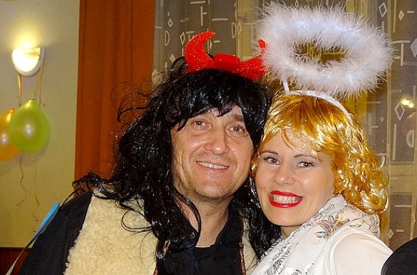 Na Maska bále v Honciach vítali obyvateľov svojej obce a tešili sa aj z účasti priateľov z blízkeho okolia