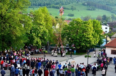APRÍL: Mesiac vyvrcholí tradíciou stavania májov a turistikou