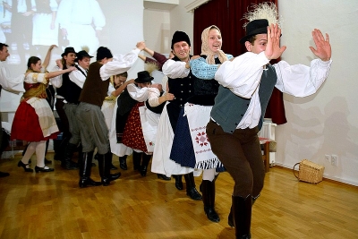 Fašiangy s folklórnym súborom Borostyán