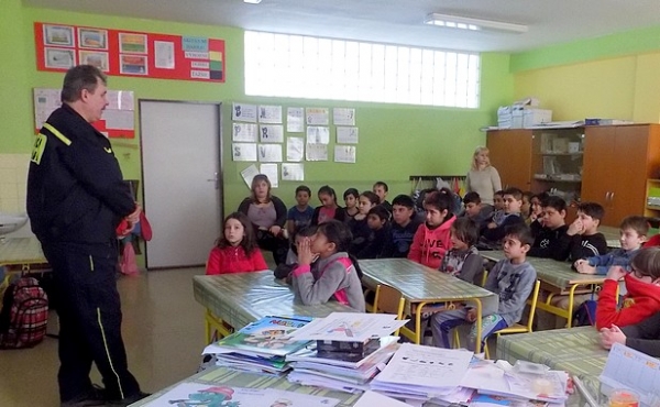 Dobrovoľní hasiči zavítali medzi jelšavské deti