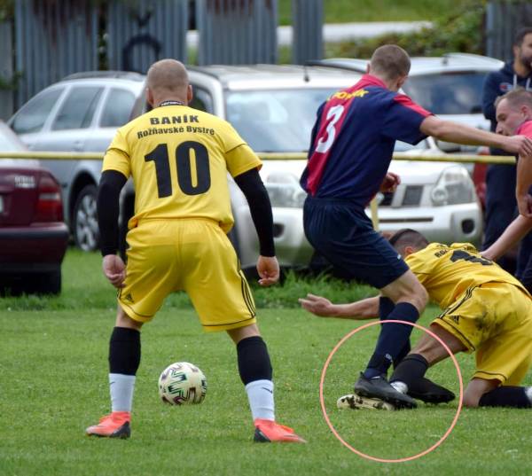  Z majstrovského futbalu 6. ligy medzi Baníkom Rožňavské Bystré a FK Lipovníkom 2:0. 